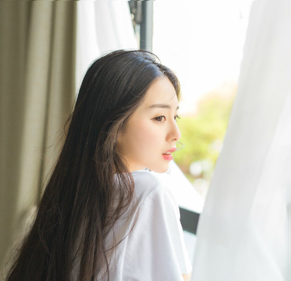 如果你懂我，就请你少些无端的猜疑，你要知道爱情的根基是信任;如果你懂我，就请你少些莫名的考验，你要知道爱情的底色是忠贞;如果你懂我，就请你少些人为的降温，你要知道爱情的保鲜是心跳;如果你懂我，就请你少些酸涩的追问，你要知道爱情的语言是无声。